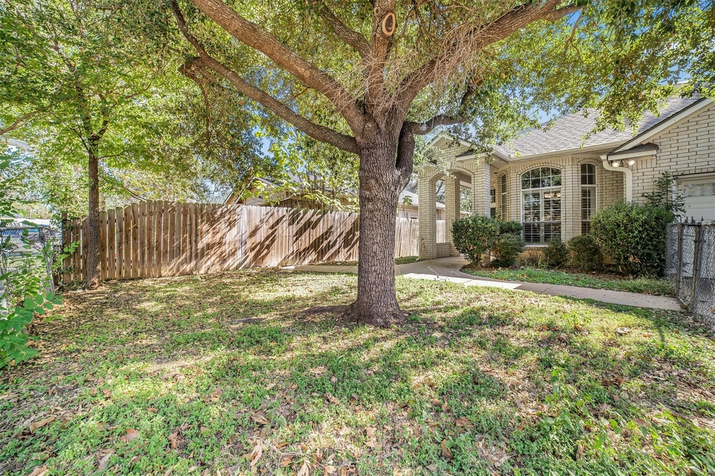 409 E Austin Ave - Photo 3