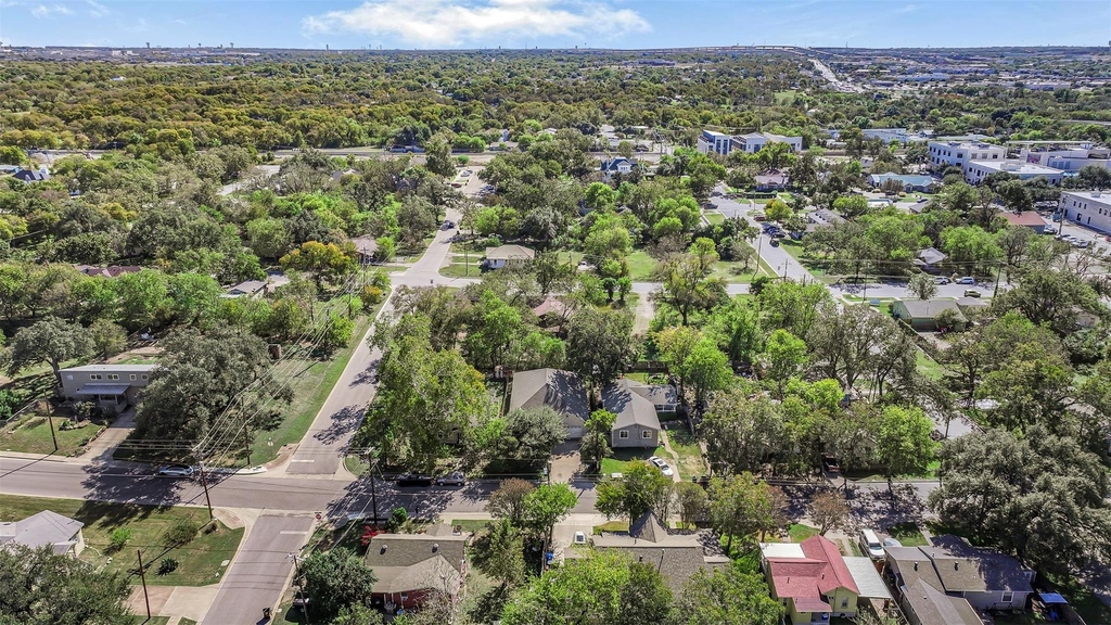 409 E Austin Ave - Photo 38