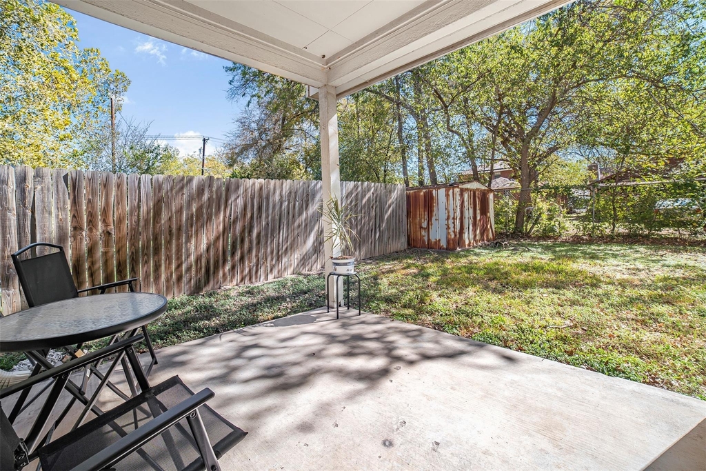 409 E Austin Ave - Photo 32