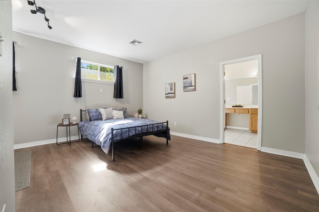 409 E Austin Ave - Photo 18