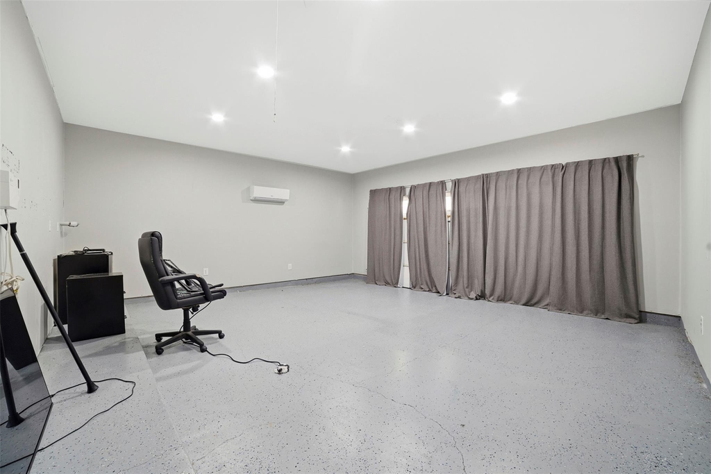 409 E Austin Ave - Photo 22