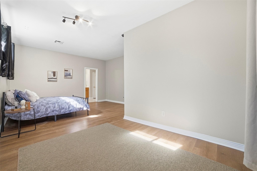 409 E Austin Ave - Photo 17