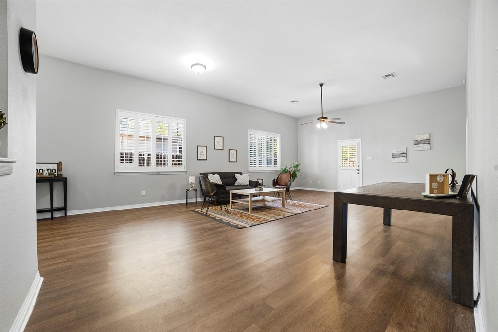 409 E Austin Ave - Photo 8