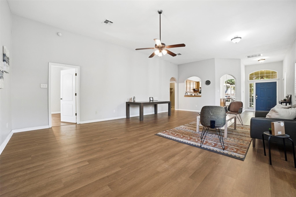 409 E Austin Ave - Photo 9