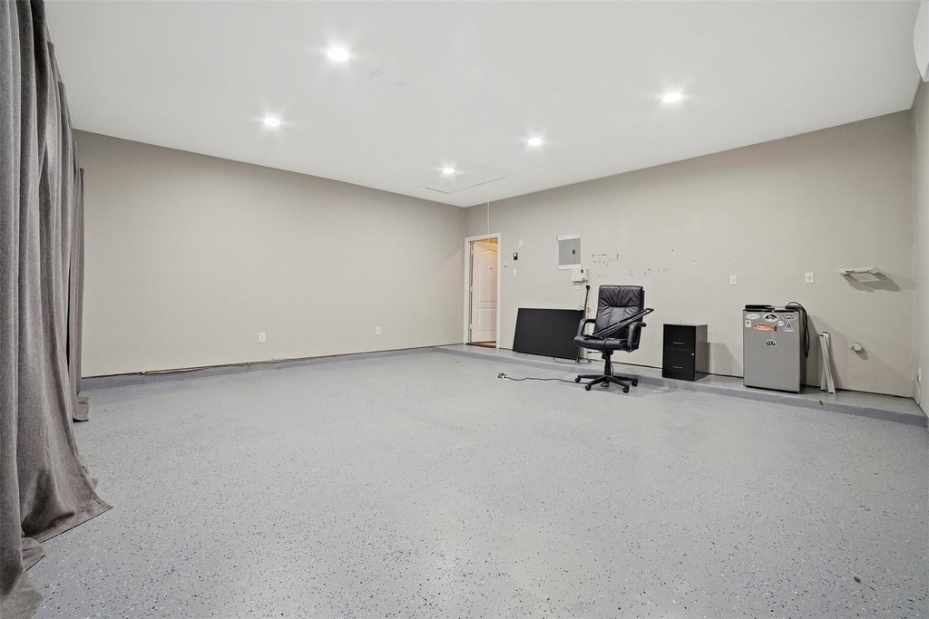 409 E Austin Ave - Photo 23