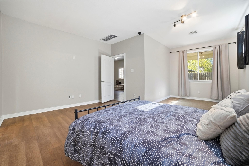 409 E Austin Ave - Photo 16
