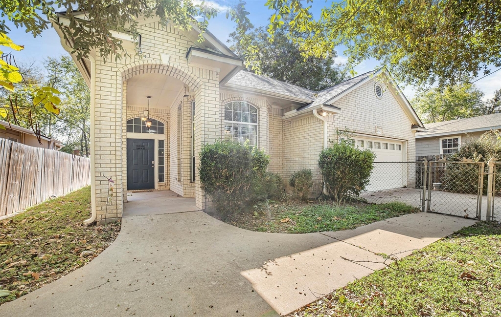 409 E Austin Ave - Photo 5