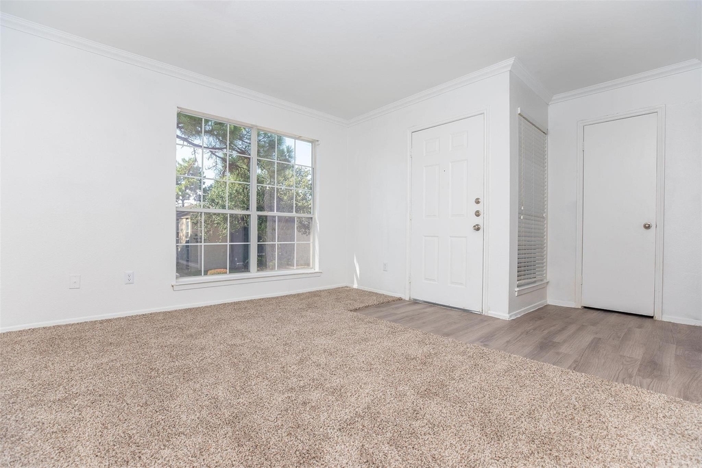 1100 Graham Drive - Photo 3