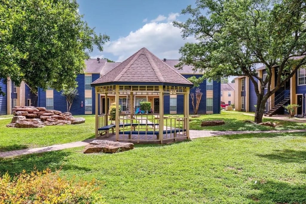 1100 Graham Drive - Photo 25