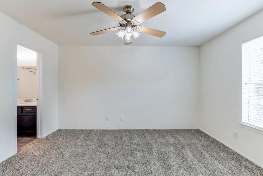 1100 Graham Drive - Photo 9