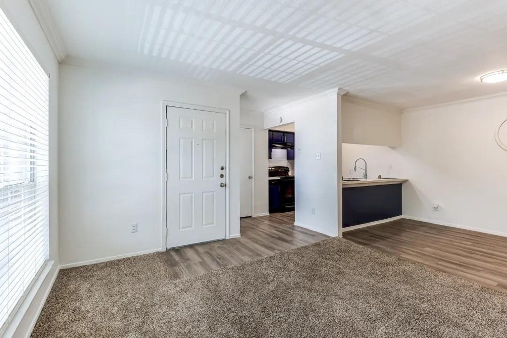 1100 Graham Drive - Photo 0