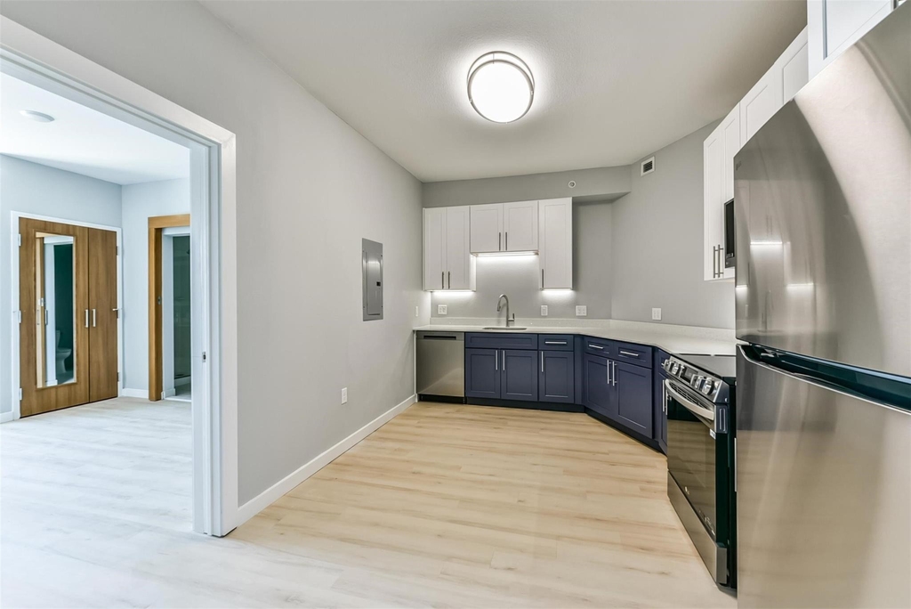 1350 Broadfield Blvd - Photo 10