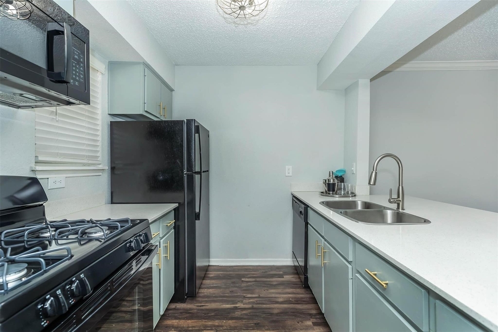 3001 Hillcroft Street - Photo 1