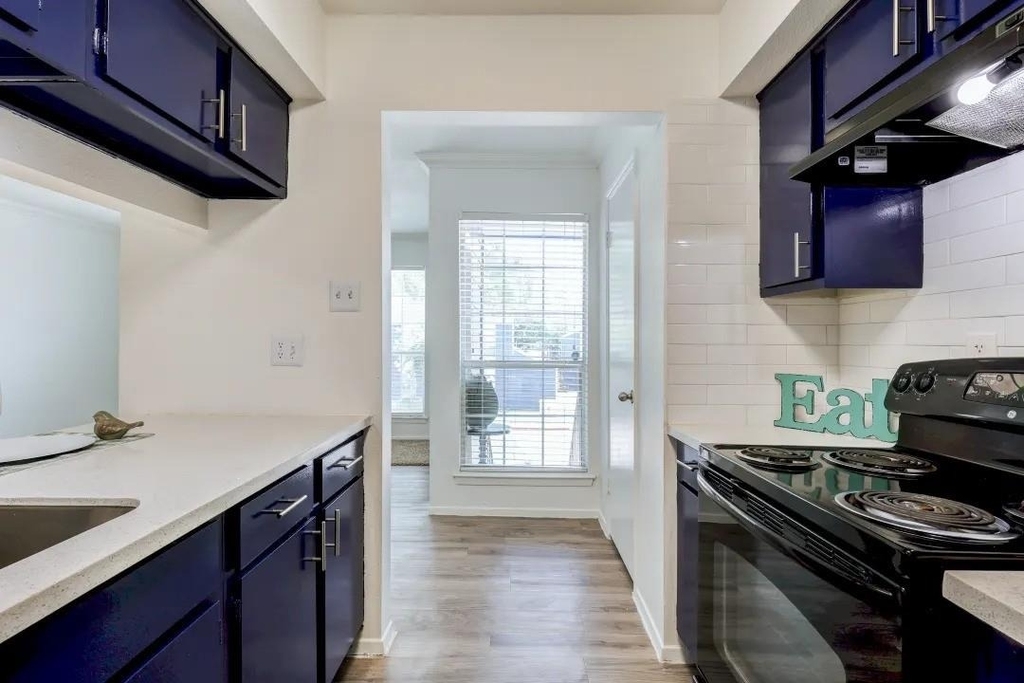 1100 Graham Drive - Photo 2
