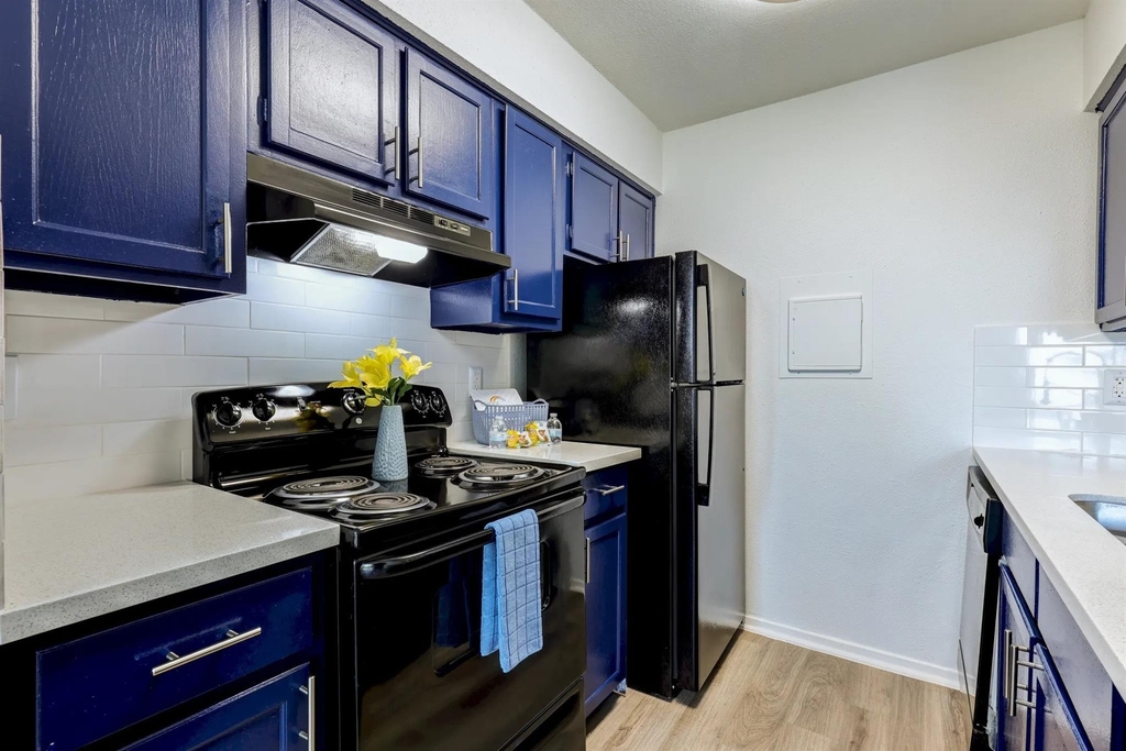 1100 Graham Drive - Photo 1