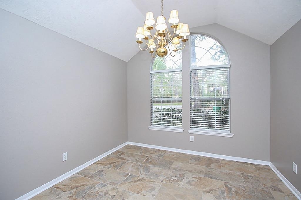 155 Avonlea Court - Photo 7