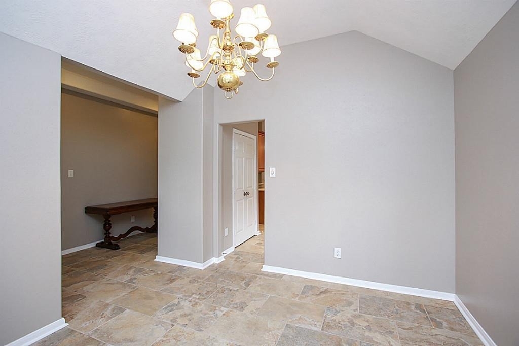 155 Avonlea Court - Photo 2
