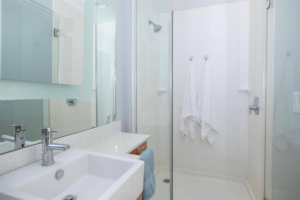 1350 Broadfield Blvd - Photo 8