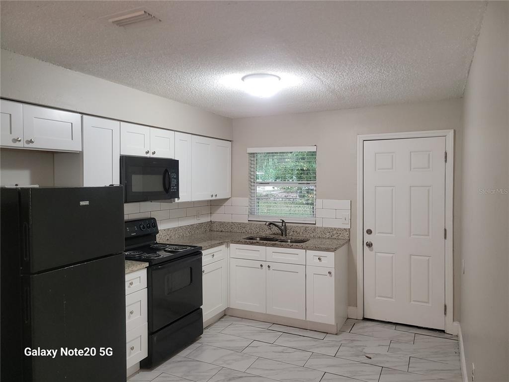 1015 Beecher Street - Photo 3