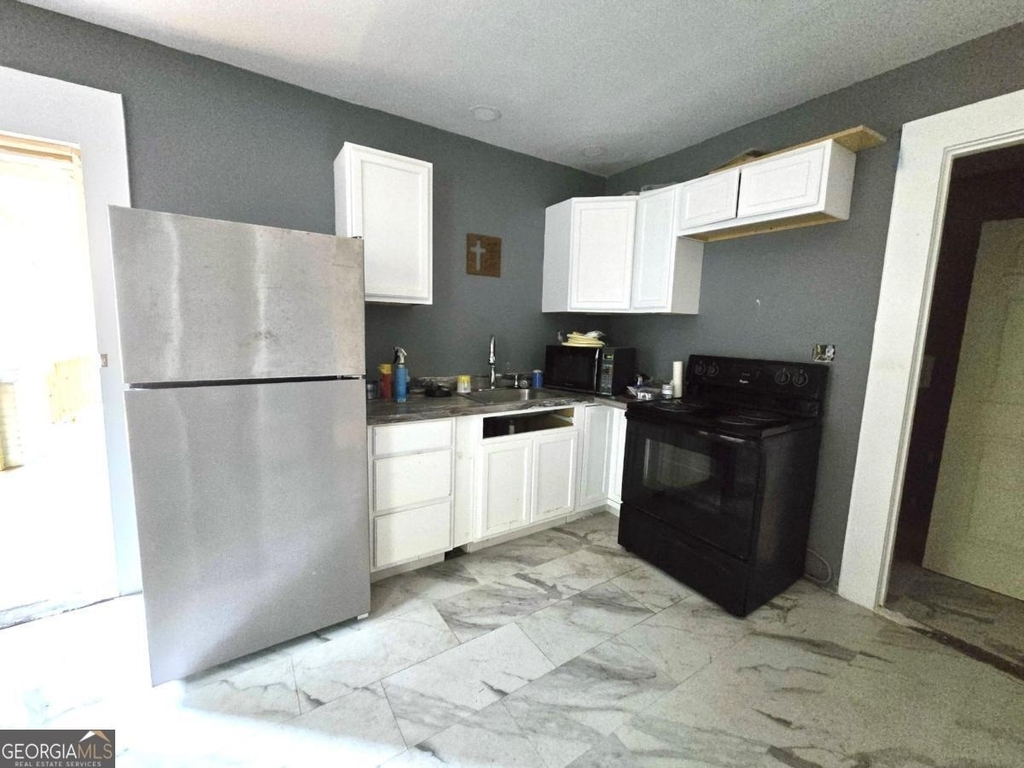 947 Troupe Street - Photo 2