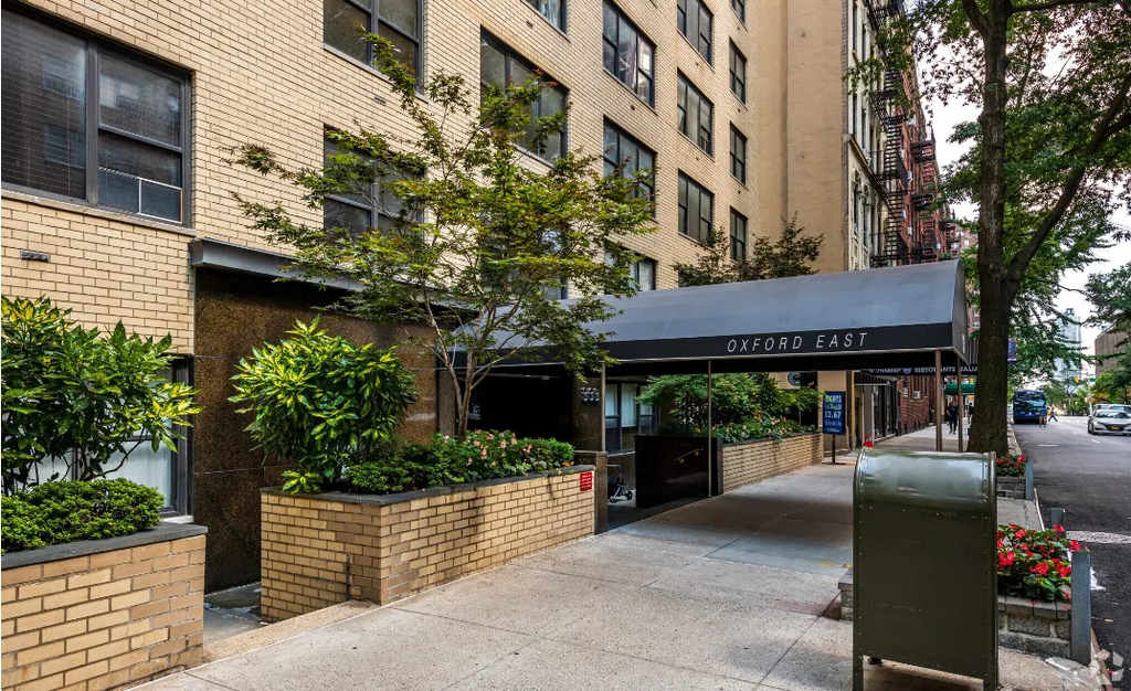 East 49th Street - Photo 8