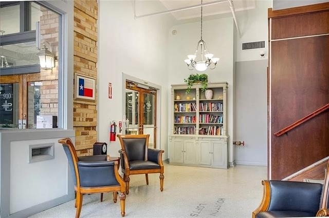 910 Houston Street - Photo 6