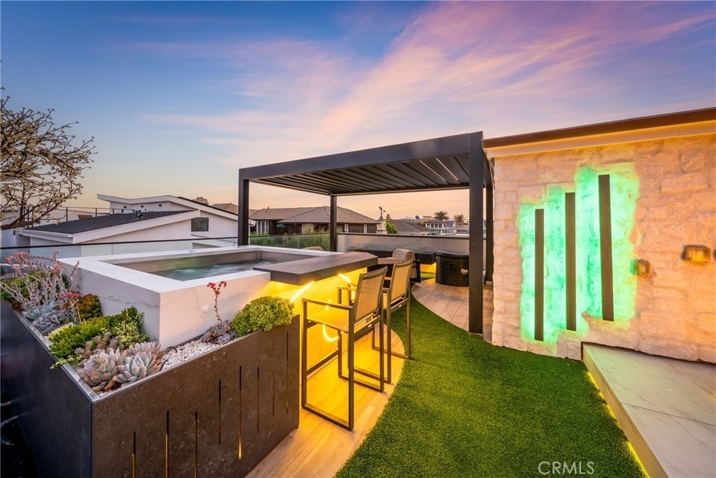 2037 E Ocean - Photo 48