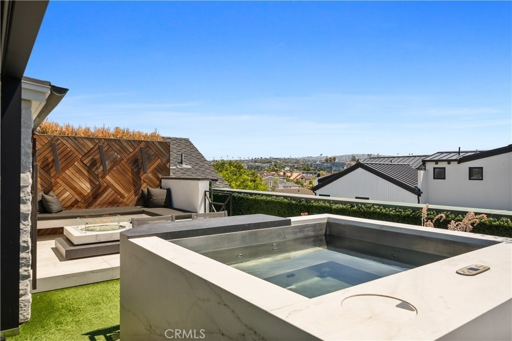 2037 E Ocean - Photo 29