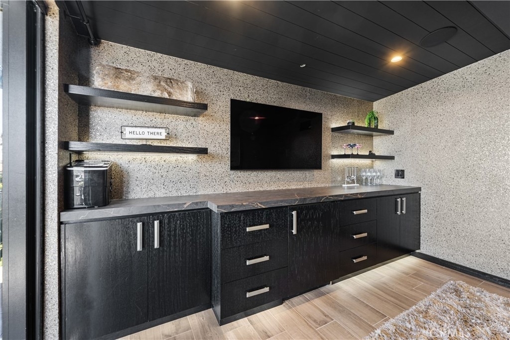 2037 E Ocean - Photo 33