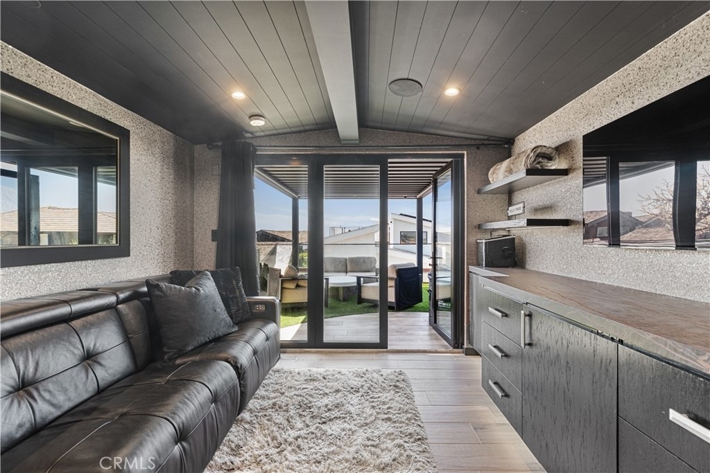 2037 E Ocean - Photo 32