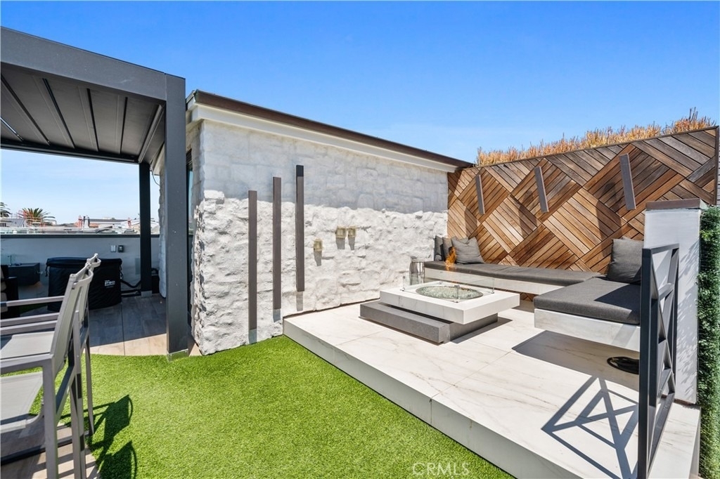 2037 E Ocean - Photo 26