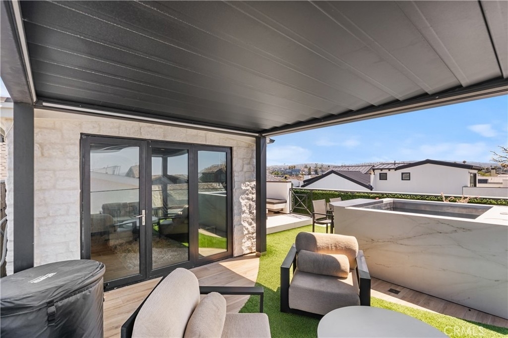 2037 E Ocean - Photo 31