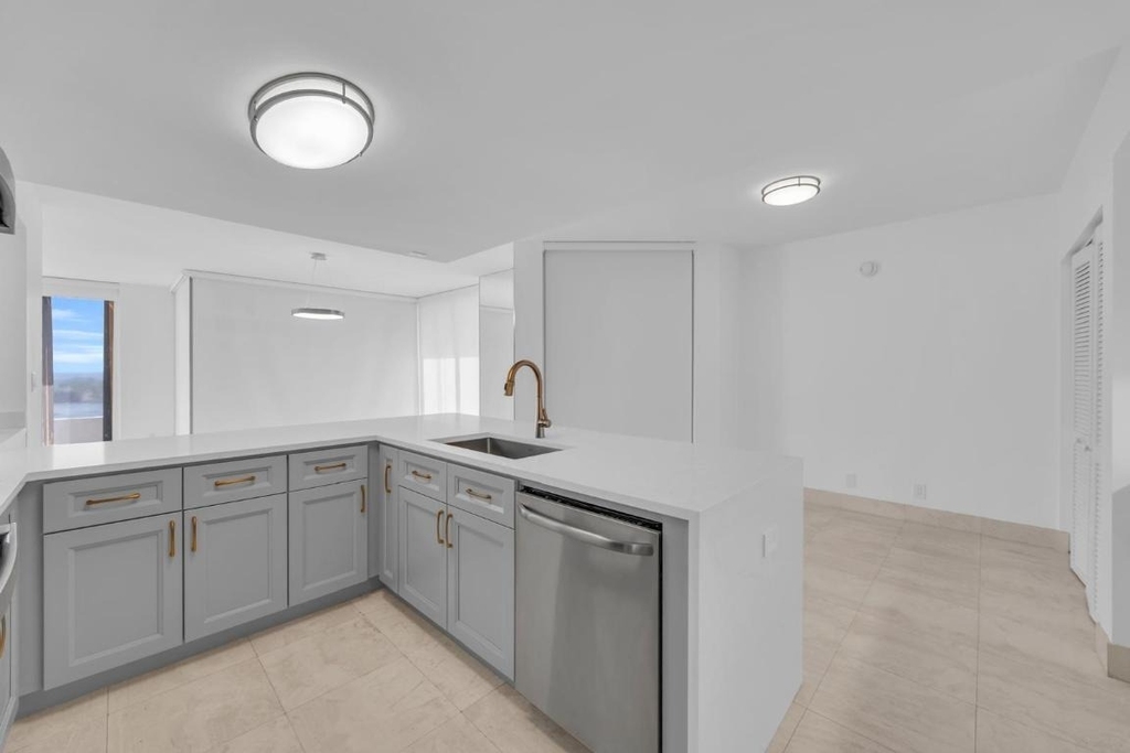 529 S Flagler Dr - Photo 2