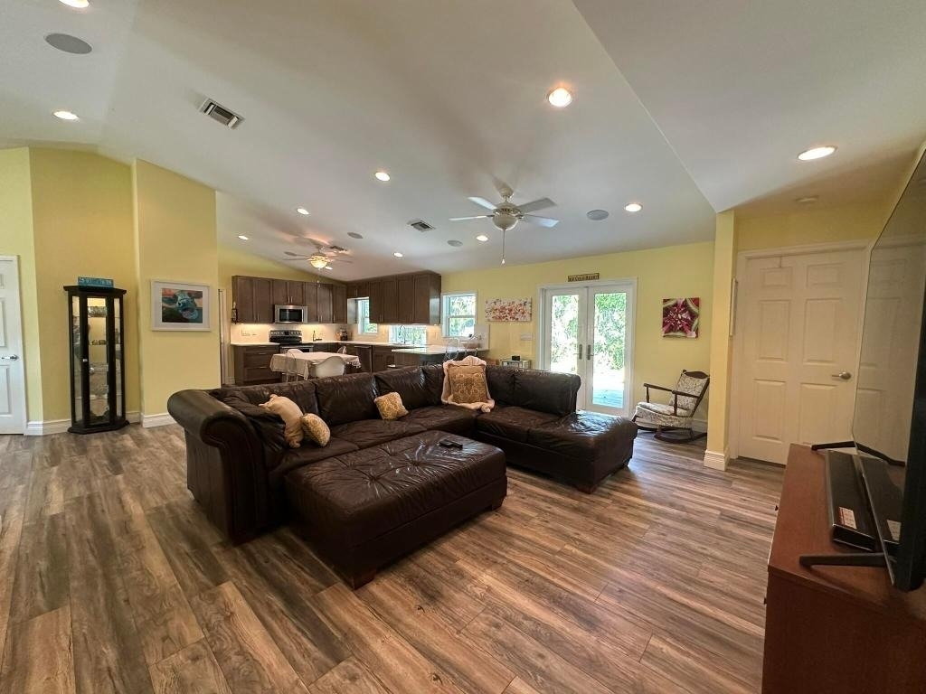 2415 Laurel Lane - Photo 4