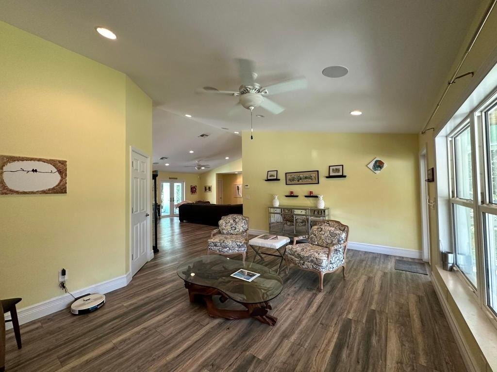 2415 Laurel Lane - Photo 2
