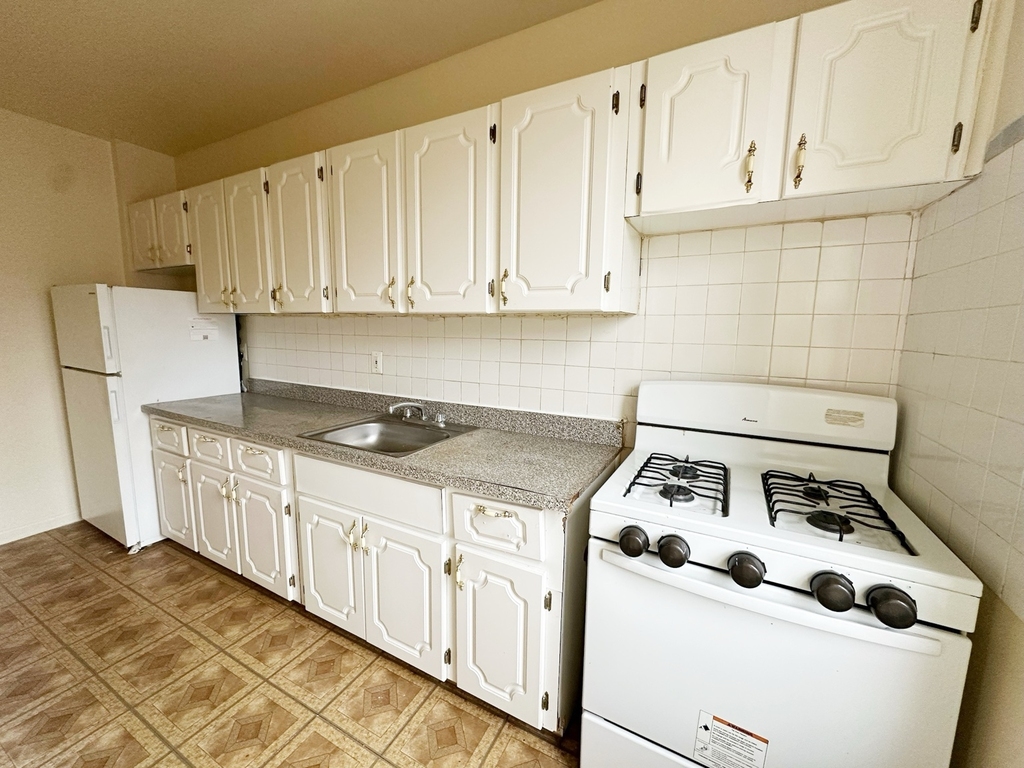 Woodside Avenue and 61st Street - Photo 0