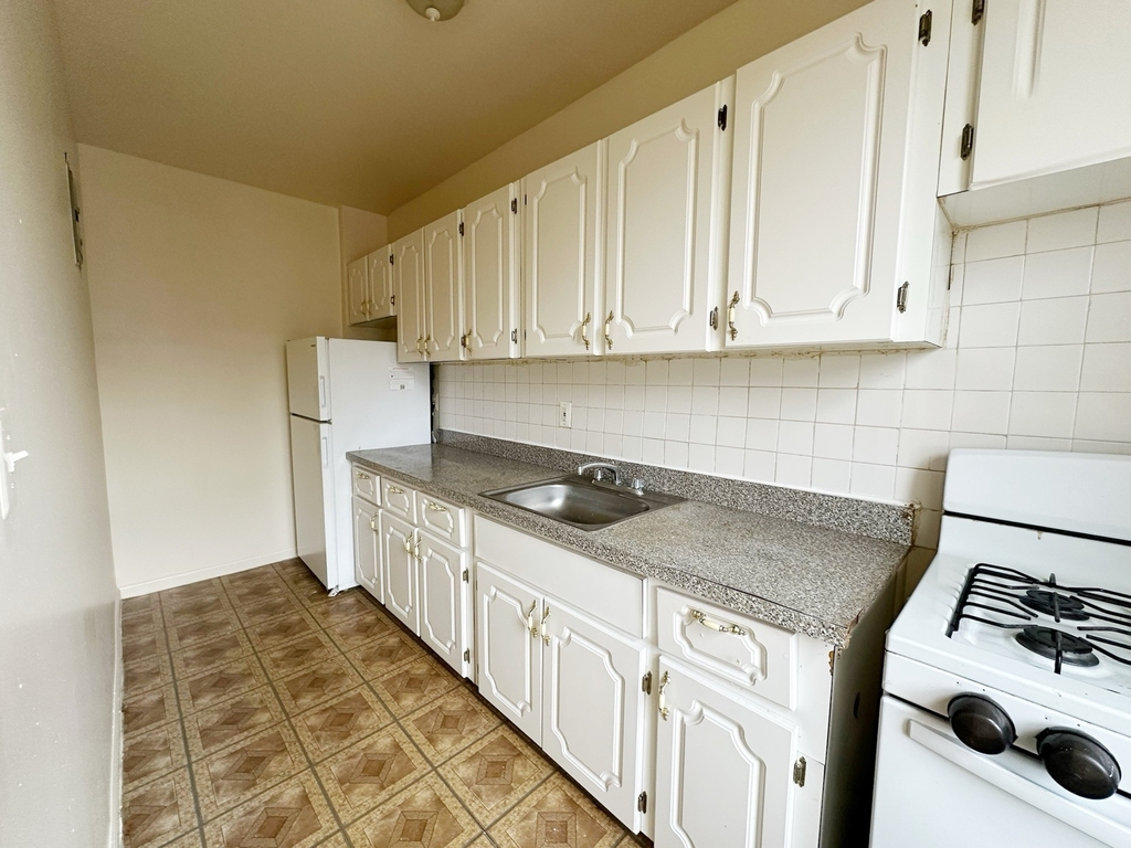 Woodside Avenue and 61st Street - Photo 4