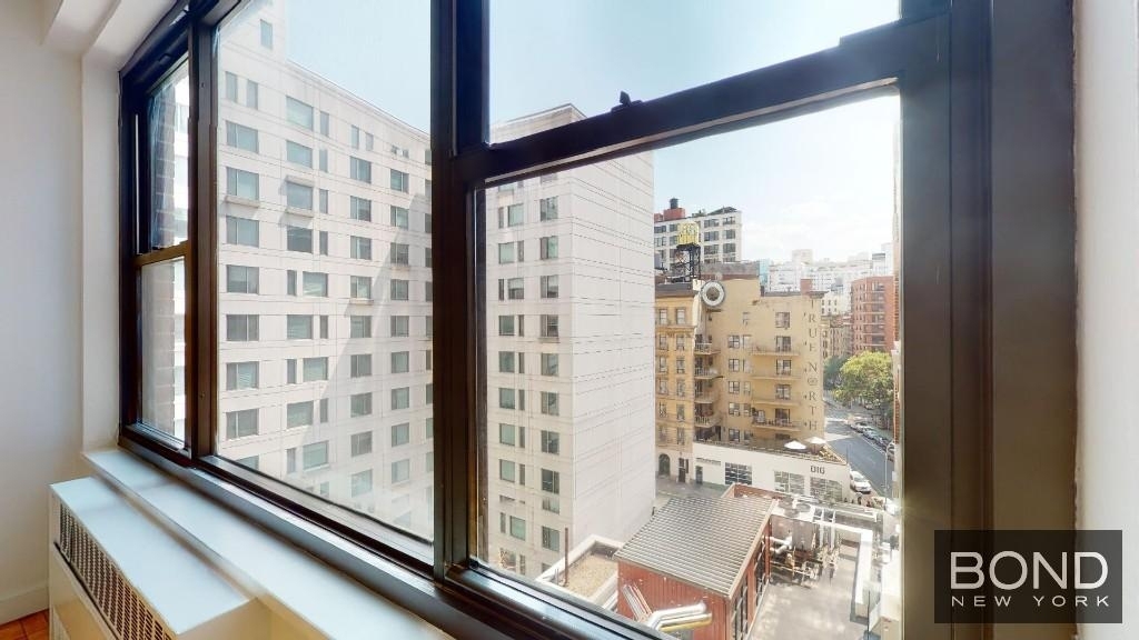 Fourth Avenue - Photo 4