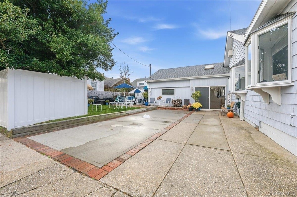 1 Bellmore Avenue - Photo 17