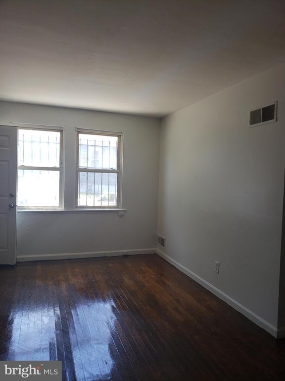 935 48th Place Ne - Photo 3