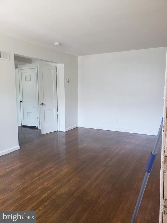 935 48th Place Ne - Photo 1