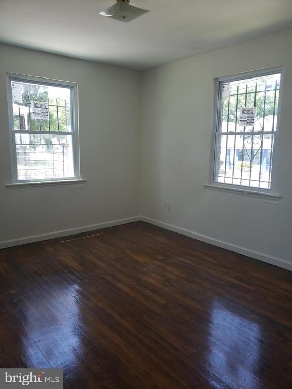 935 48th Place Ne - Photo 4