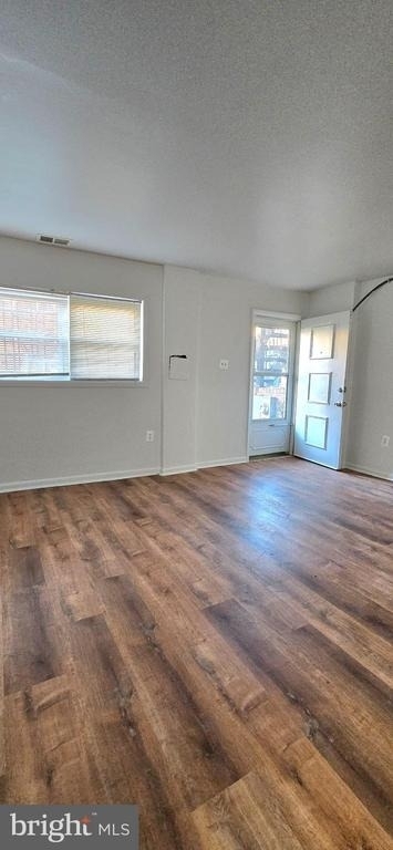 4641 6th Street Se - Photo 3