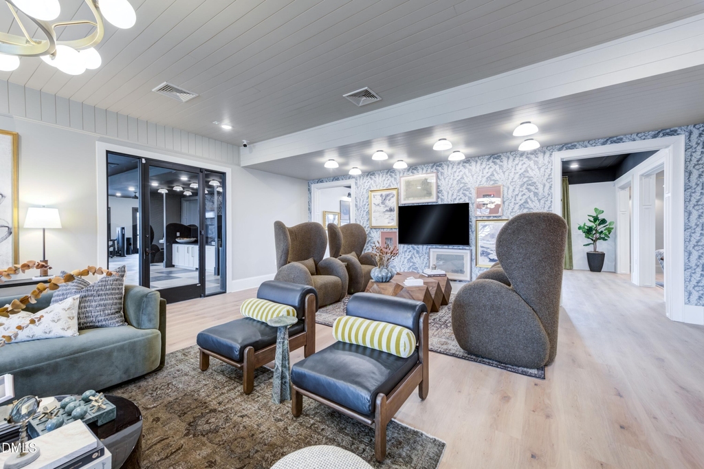 2050 Airport Boulevard Nw - Photo 3