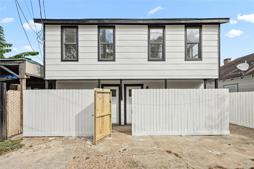 3229 Holman Street - Photo 1