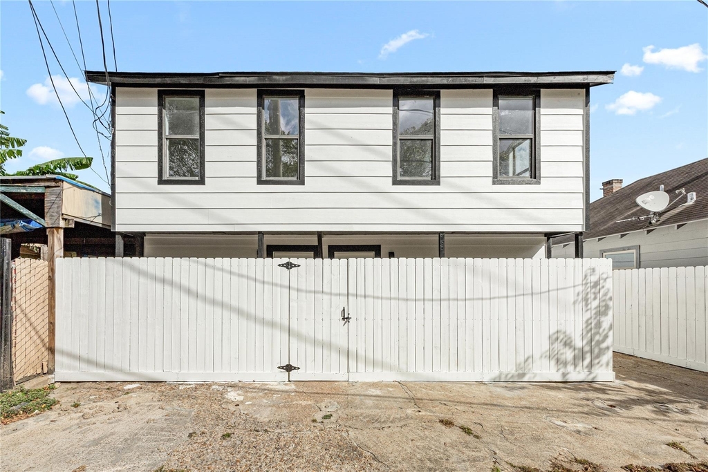 3229 Holman Street - Photo 0