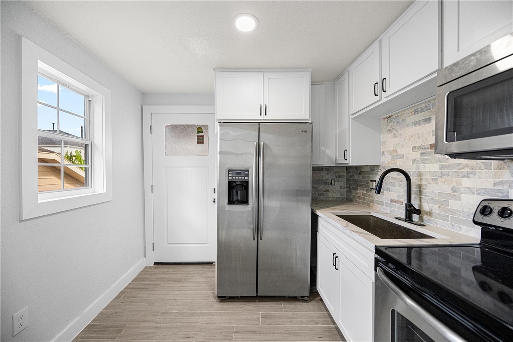 3229 Holman Street - Photo 6