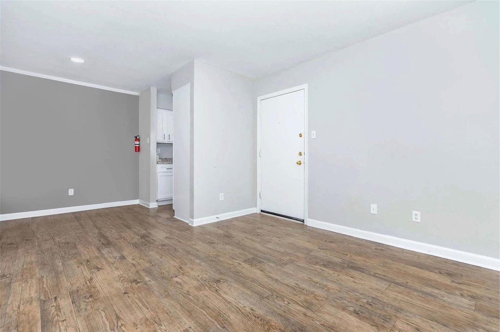 201 Dixie Drive - Photo 3
