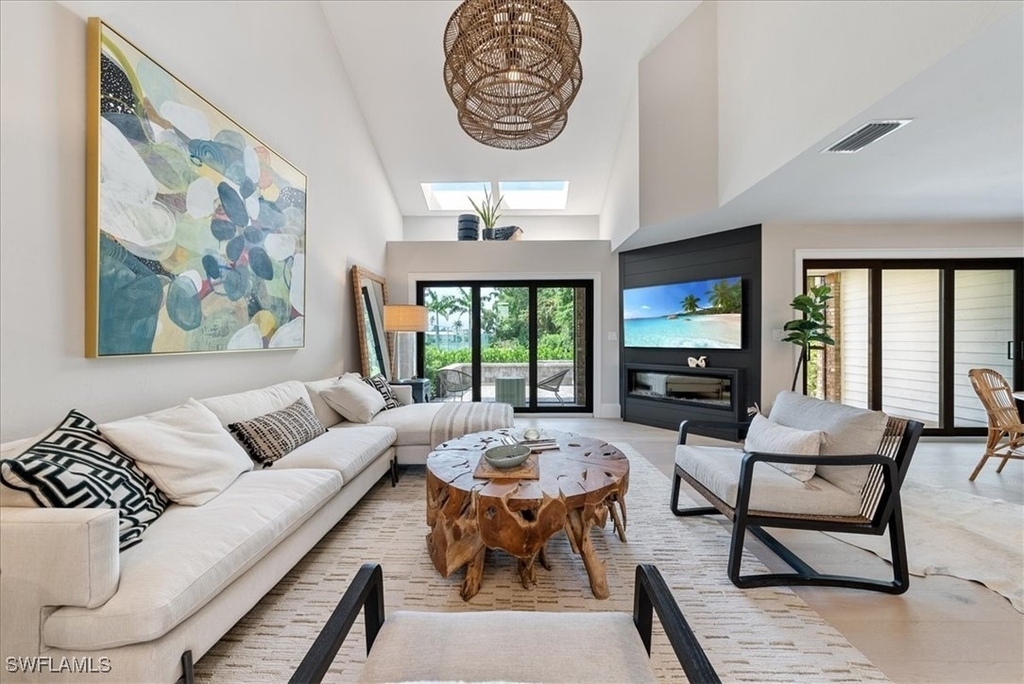 569 Park Shore Drive - Photo 4