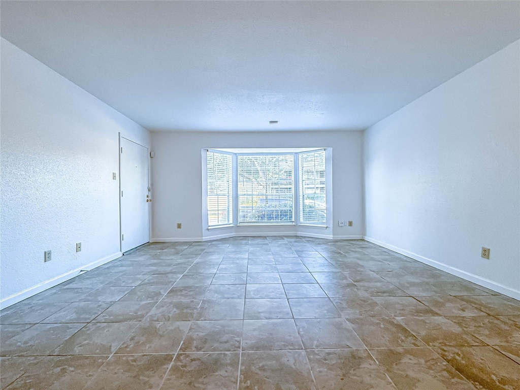 9201 Clarewood Drive - Photo 2
